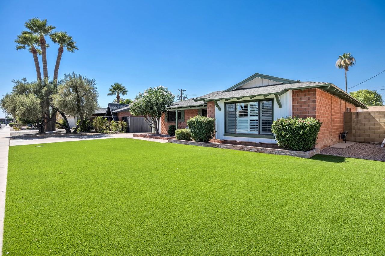 8308 E Turney Ave - Photo 2 of 19