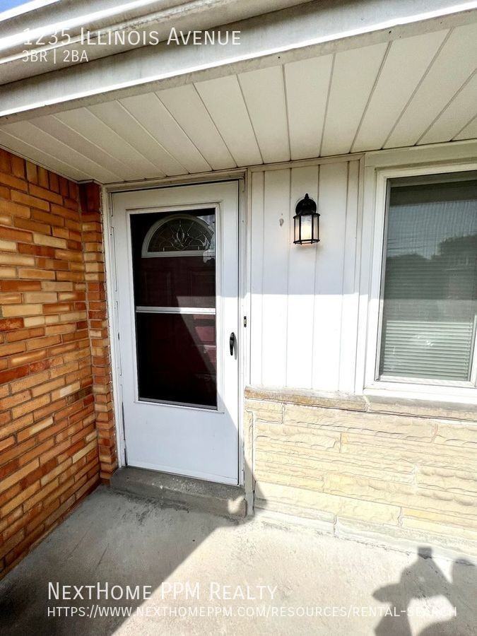 1235 Illinois Ave - Photo 3 of 30