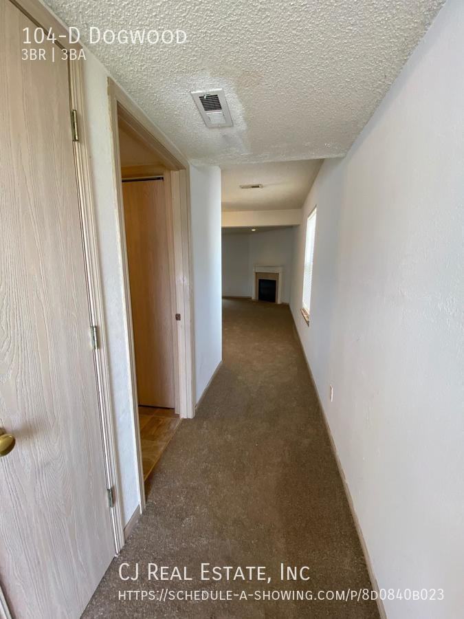 104 Ne Dogwood St Apt D - Photo 2 of 11