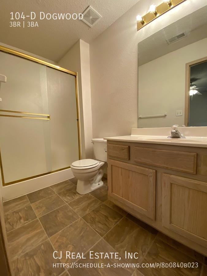 104 Ne Dogwood St Apt D - Photo 7 of 11