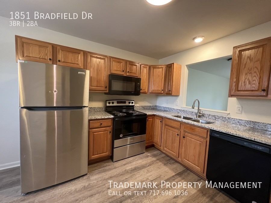 1851 Bradfield Dr - Photo 3 of 20