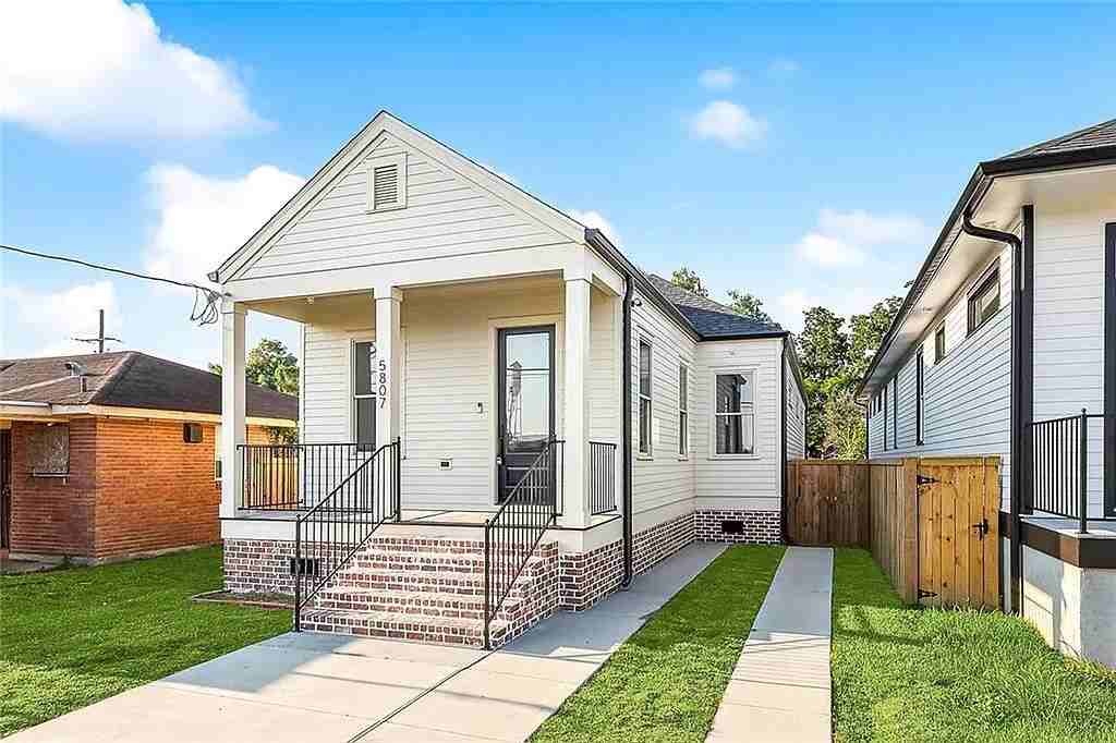 5807 Royal St #1 - Photo 2 of 15