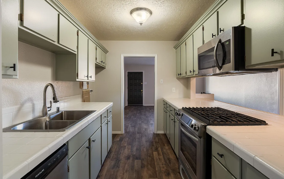 2517 Kimberly Ct Nw #NA - Photo 3 of 5