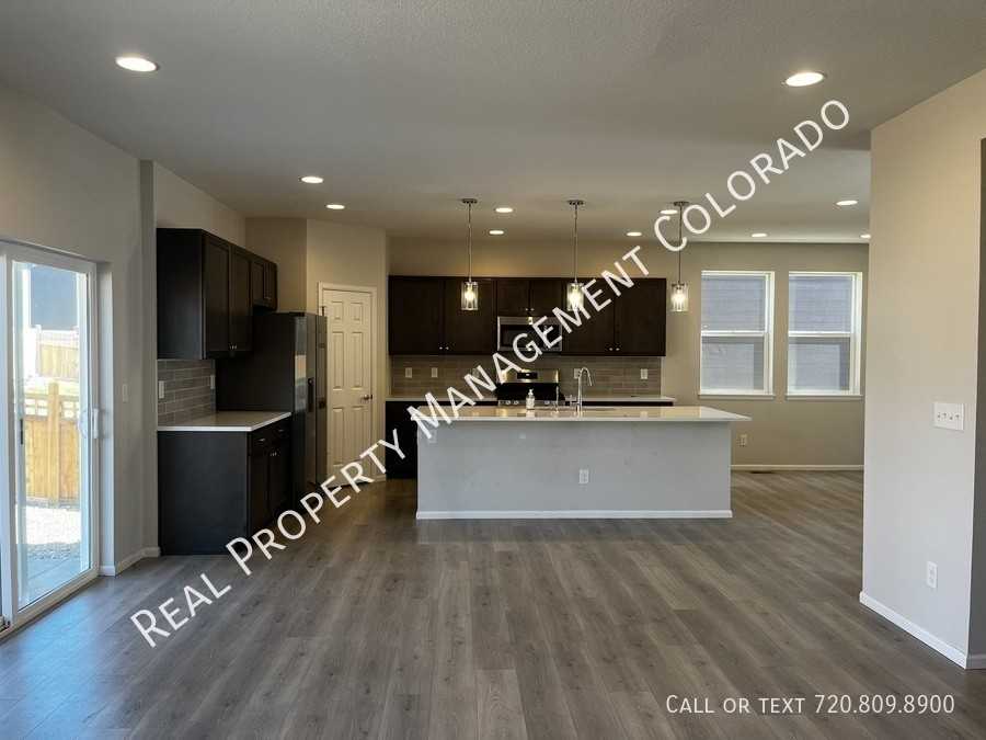 6552 N Cathay St - Photo 3 of 24