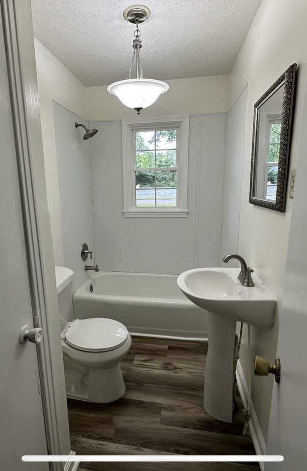 576 Luray Ave #NA - Photo 2 of 7