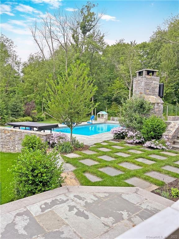 8 Priscilla Ln - Photo 3 of 15