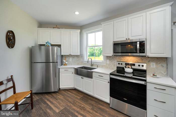 7704 Loch Lomond Ct #B - Photo 2 of 8