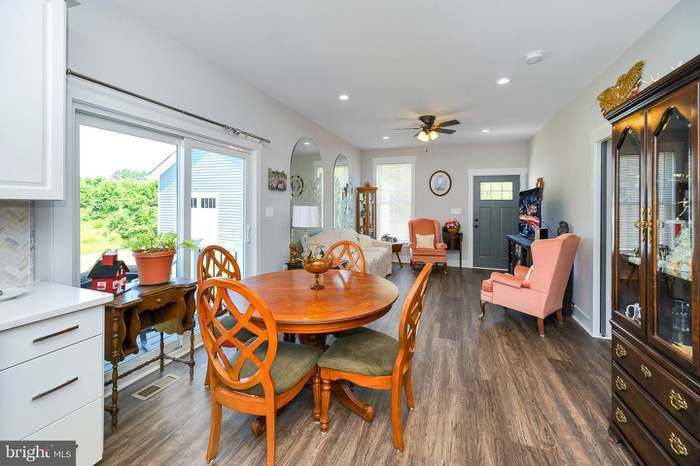 7704 Loch Lomond Ct #B - Photo 3 of 8