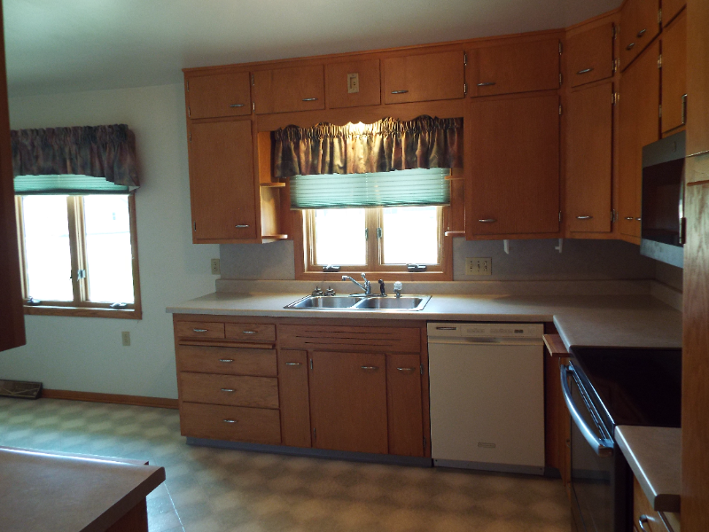 453 4th Avenue - Photo 3 of 14