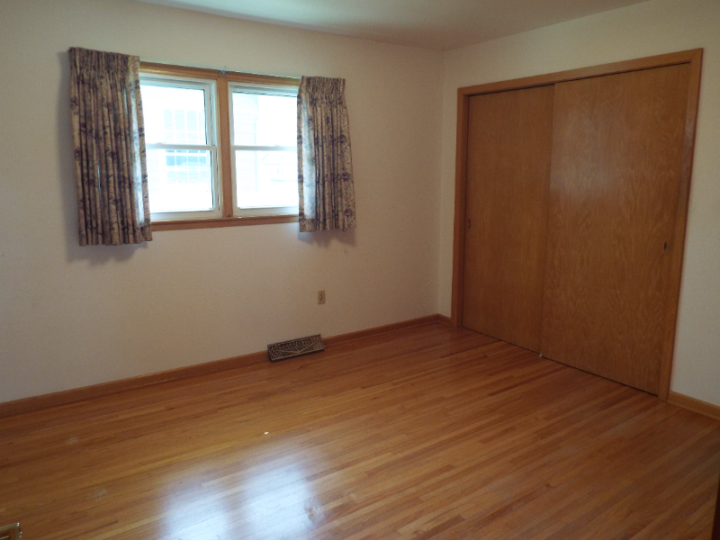 453 4th Avenue - Photo 7 of 14