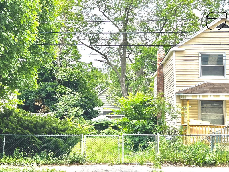 415 Mumford St - Photo 2 of 16