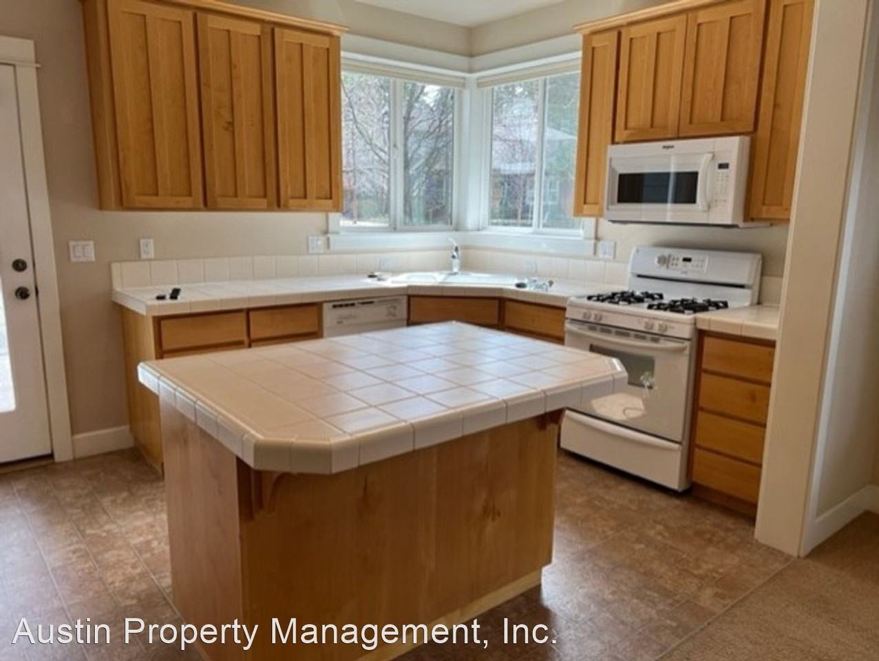 1410 NW John Fremont - Photo 3 of 23