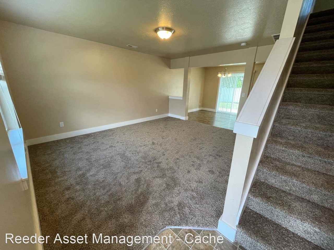 497 W 930 N - Photo 3 of 26