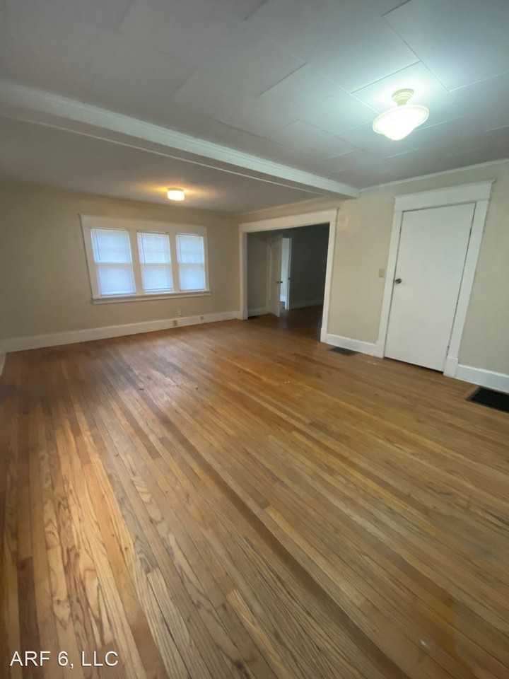 2410 S Northern Blvd - Photo 2 of 19