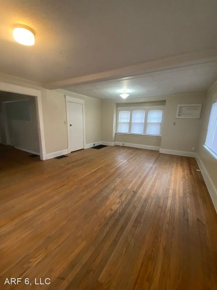 2410 S Northern Blvd - Photo 3 of 19