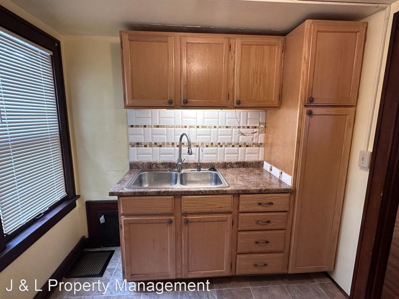 816 5th Avenue SE - Photo 2 of 11