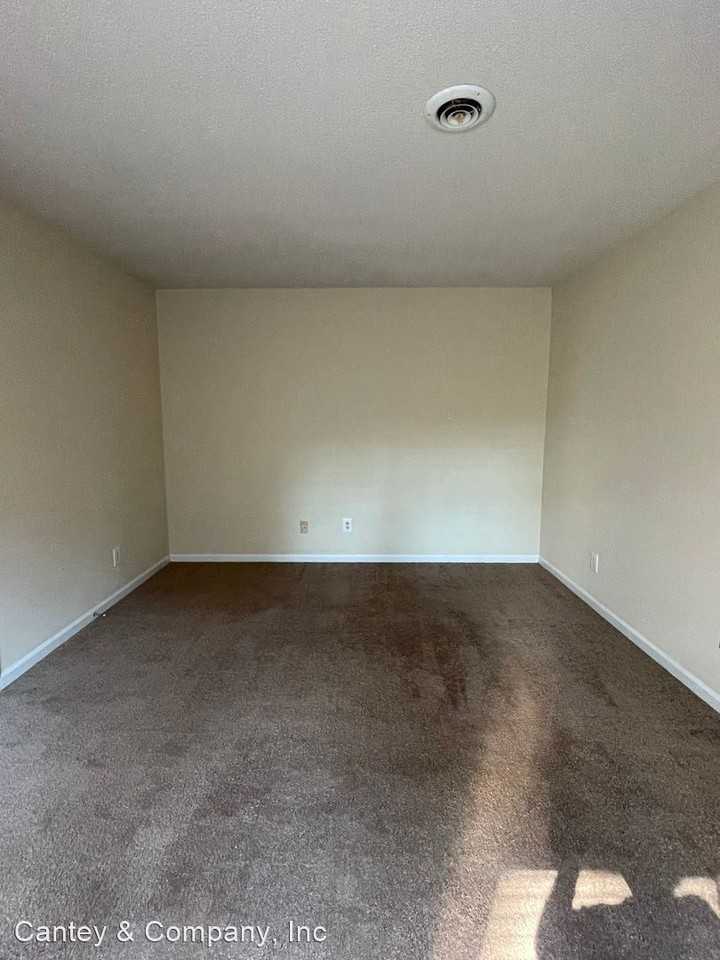 Kilbourne Apartments 21-24 - Photo 3 of 9