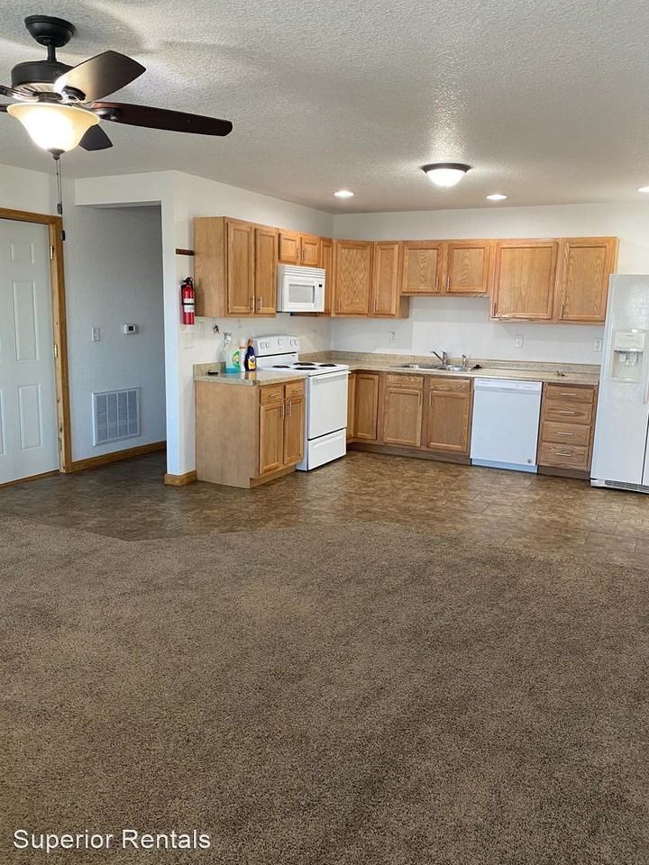 222 Glenda Drive - Photo 3 of 8