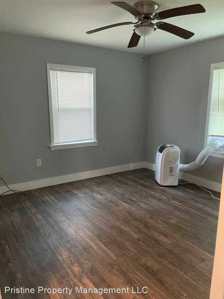 1103 S 15th St - Photo 2 of 7