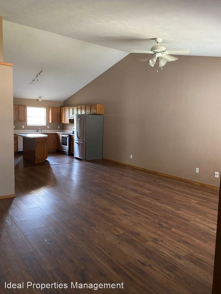 116 Eagle Ridge Dr - Photo 2 of 8