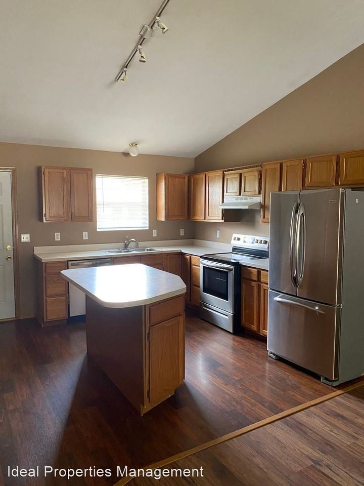 116 Eagle Ridge Dr - Photo 3 of 8