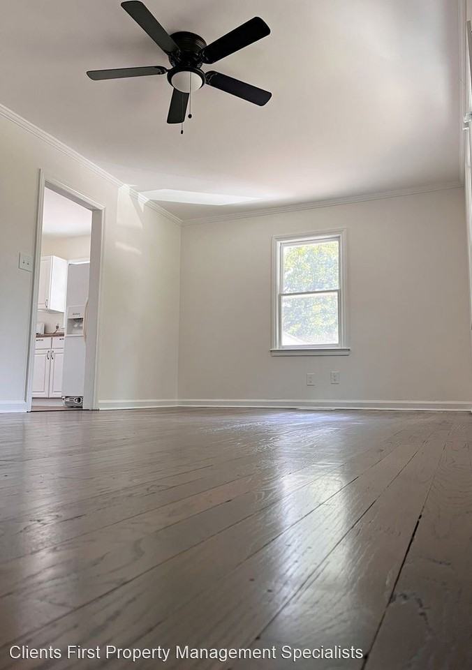 1023 Oakview Dr Se - Photo 3 of 13