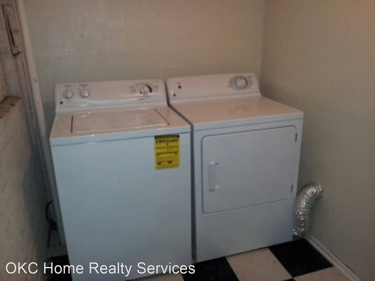 11711 N Francis Ave - Photo 2 of 6