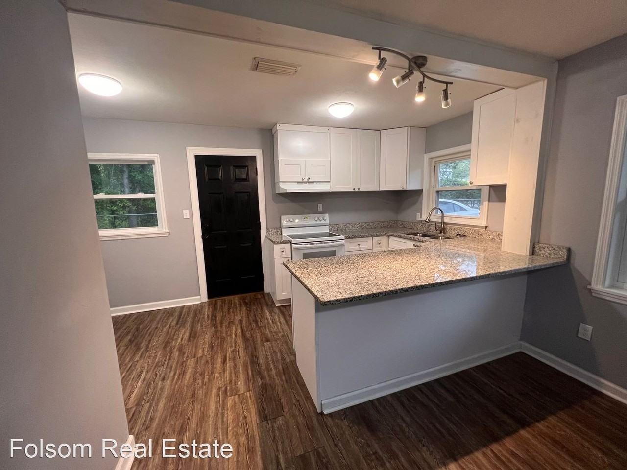 714 Simmons St - Photo 3 of 10