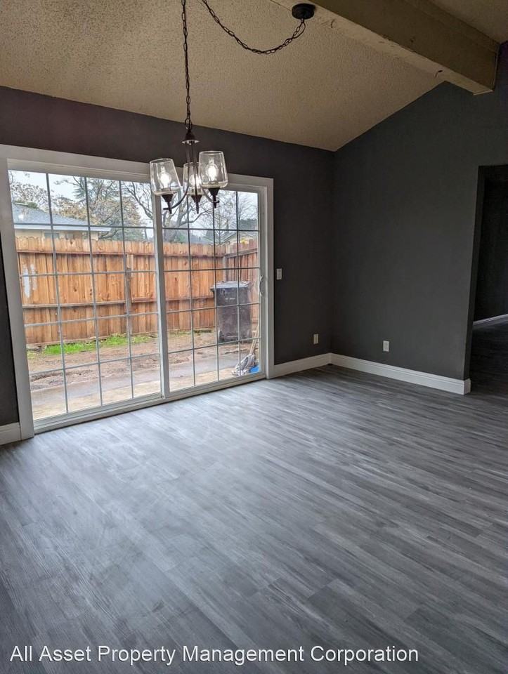 3424 Viking Dr - Photo 3 of 4