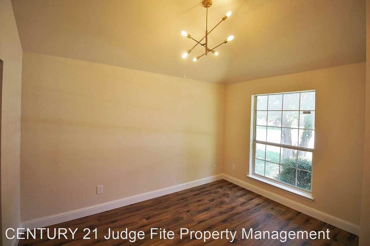 1534 Reynolds St - Photo 2 of 11