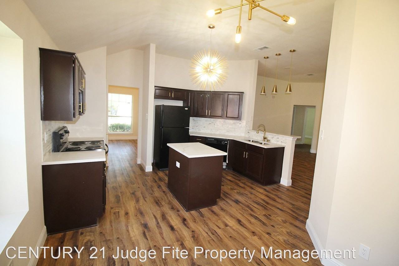 1534 Reynolds St - Photo 3 of 11