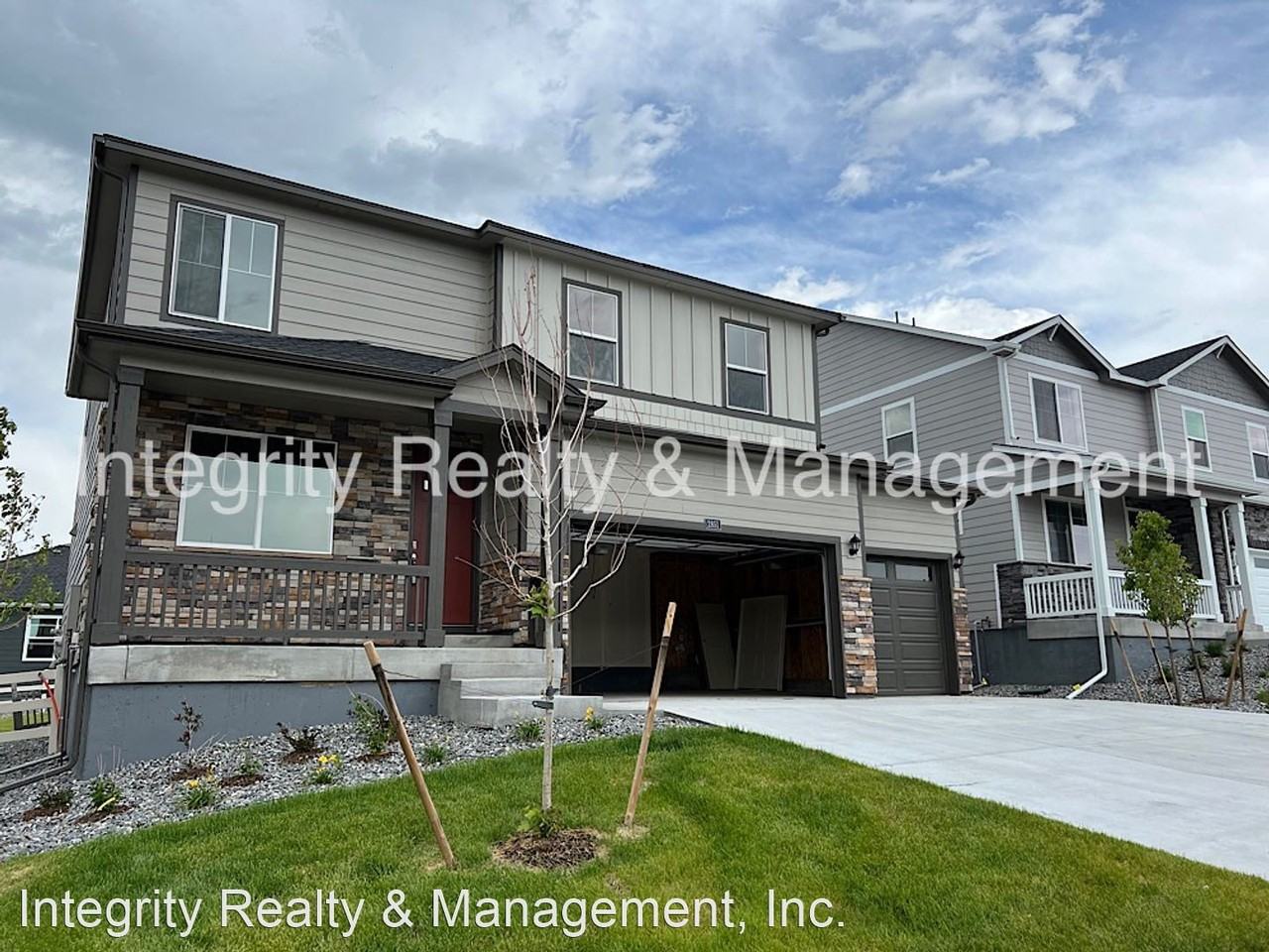 2851 Villageview Ln - Photo 2 of 26