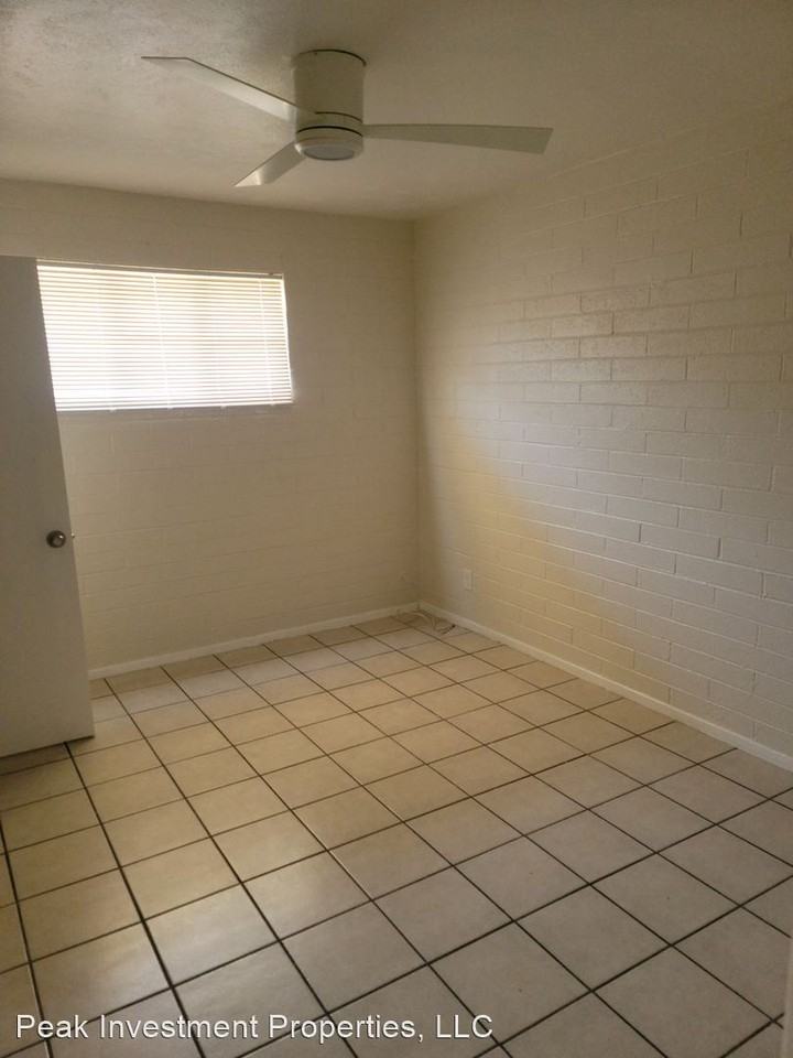 1920*1924*1928*1932 EAST OAK ST - Photo 2 of 5