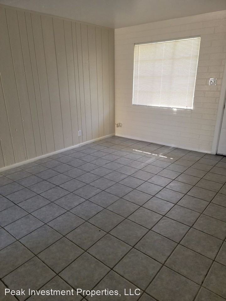 1920*1924*1928*1932 EAST OAK ST - Photo 3 of 5