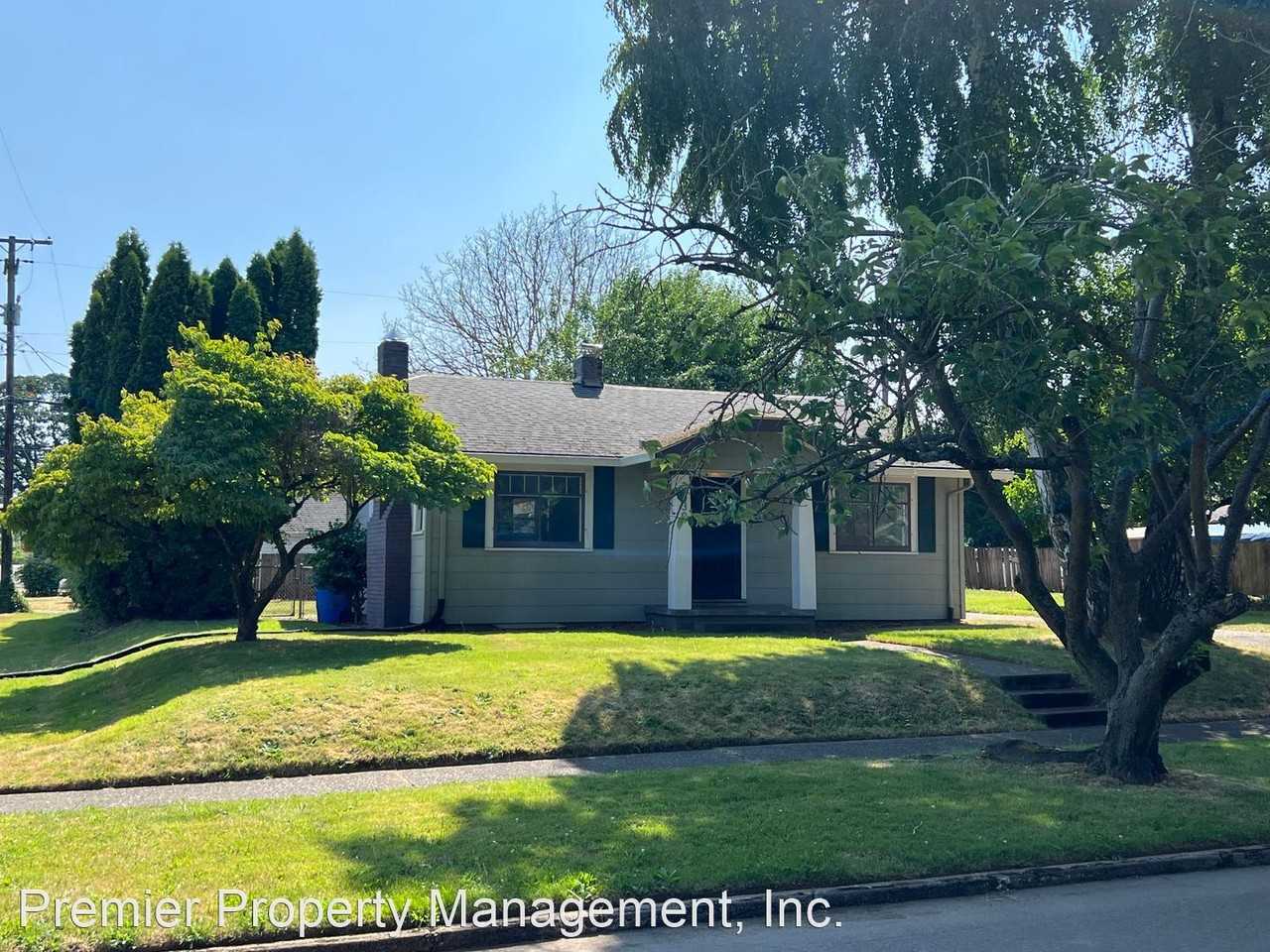 2039 Thompson Ave - Photo 2 of 25