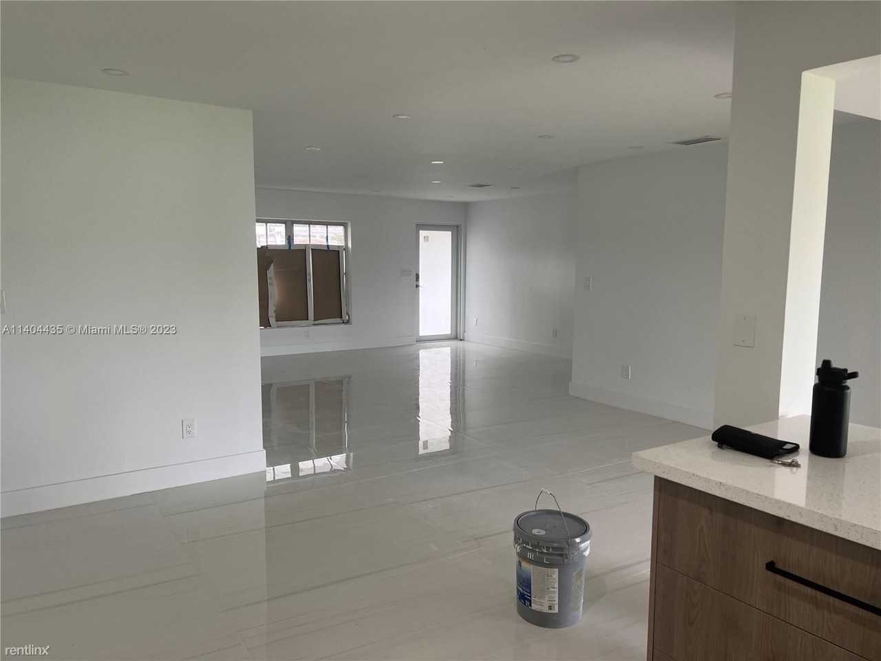 14830 Harding Ln - Photo 3 of 19