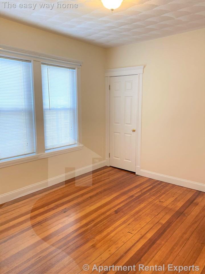 190 Harvard St #1 - Photo 6 of 9