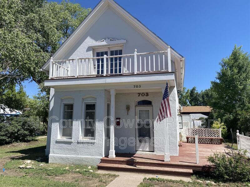 703 E University Ave - Photo 2 of 13