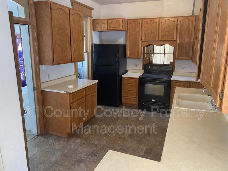 703 E University Ave - Photo 3 of 13