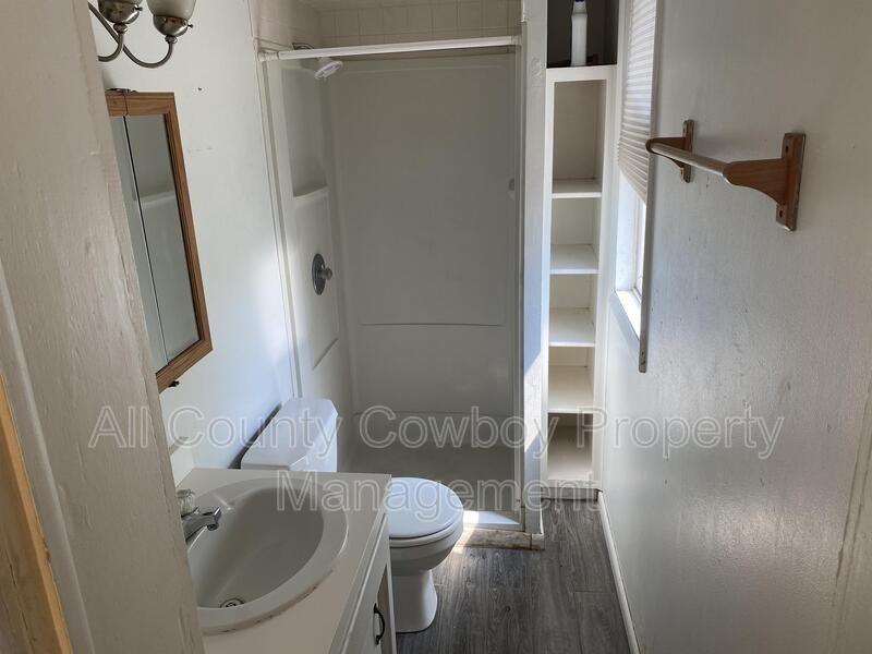703 E University Ave - Photo 5 of 13