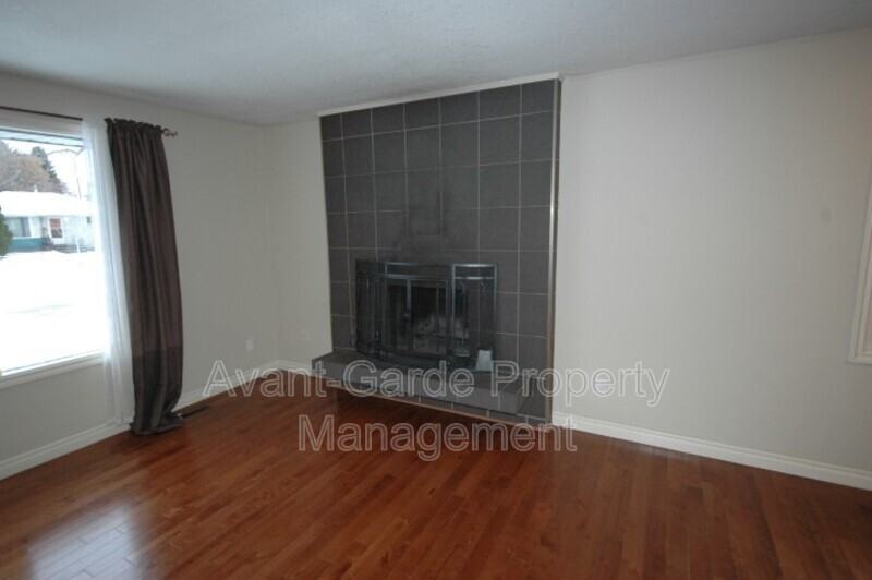 79 Grandora Cres - Photo 3 of 21