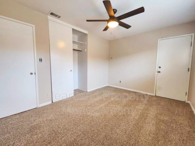 698 Raymond St - Photo 3 of 5