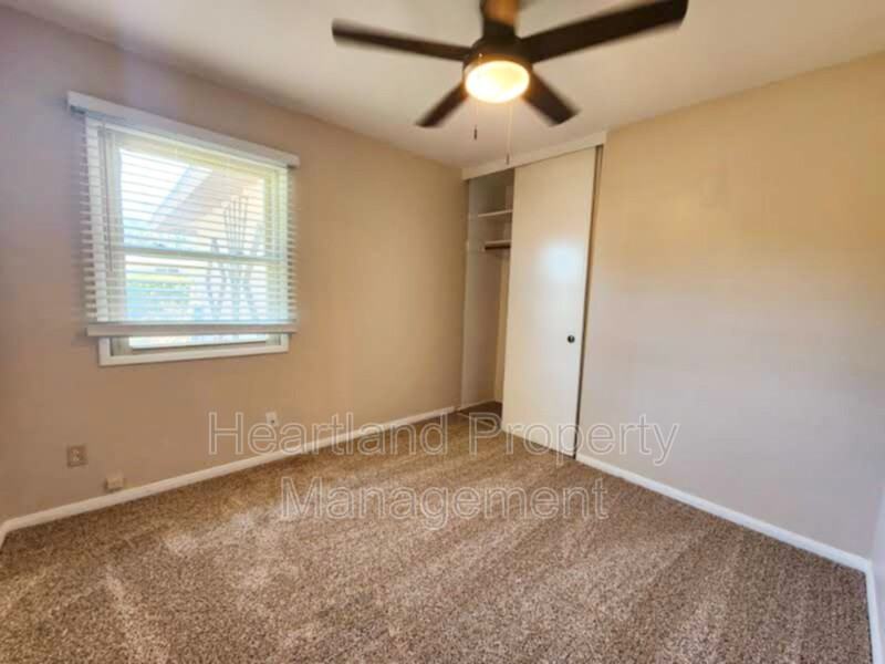 698 Raymond St - Photo 4 of 5