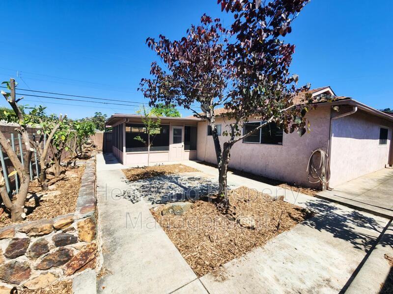 698 Raymond St - Photo 5 of 5