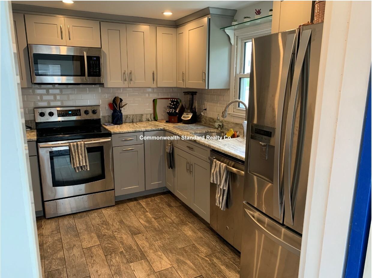 53 Gale St - Photo 6 of 37