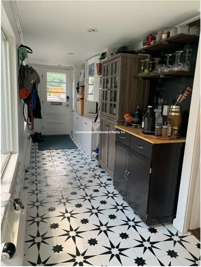 53 Gale St - Photo 7 of 37