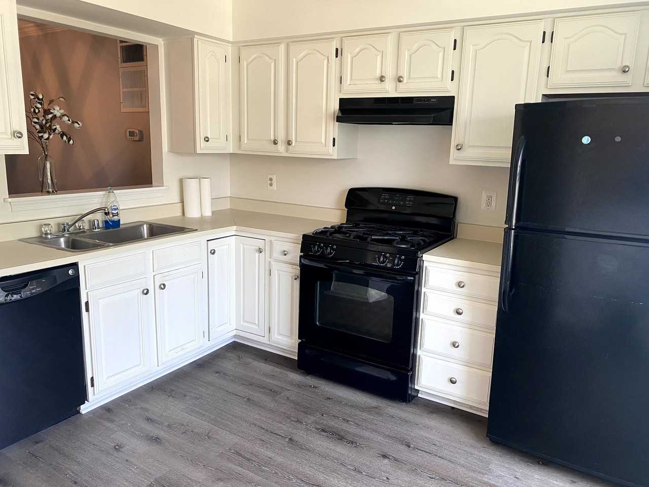 17929 Milroy Dr - Photo 2 of 39