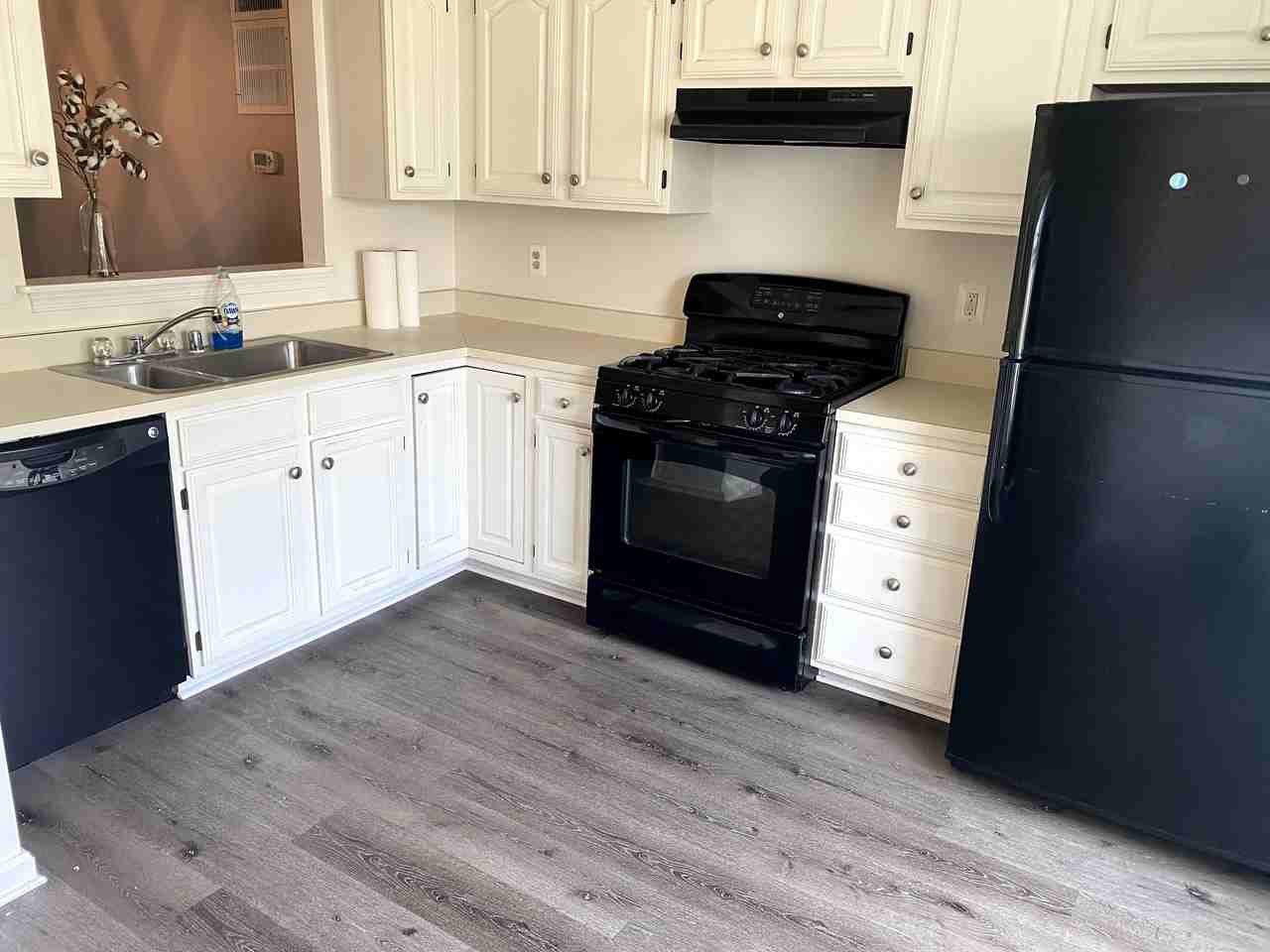 17929 Milroy Dr - Photo 3 of 39