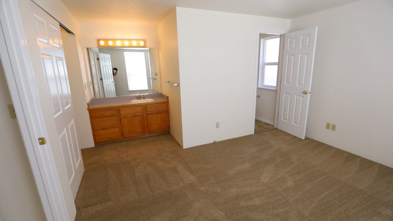 724 Sw Larch Rd - Photo 3 of 9