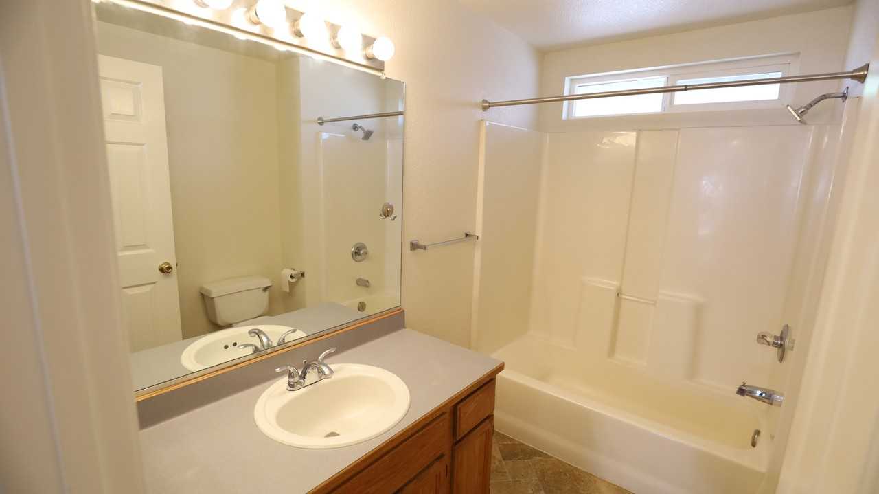 724 Sw Larch Rd - Photo 5 of 9